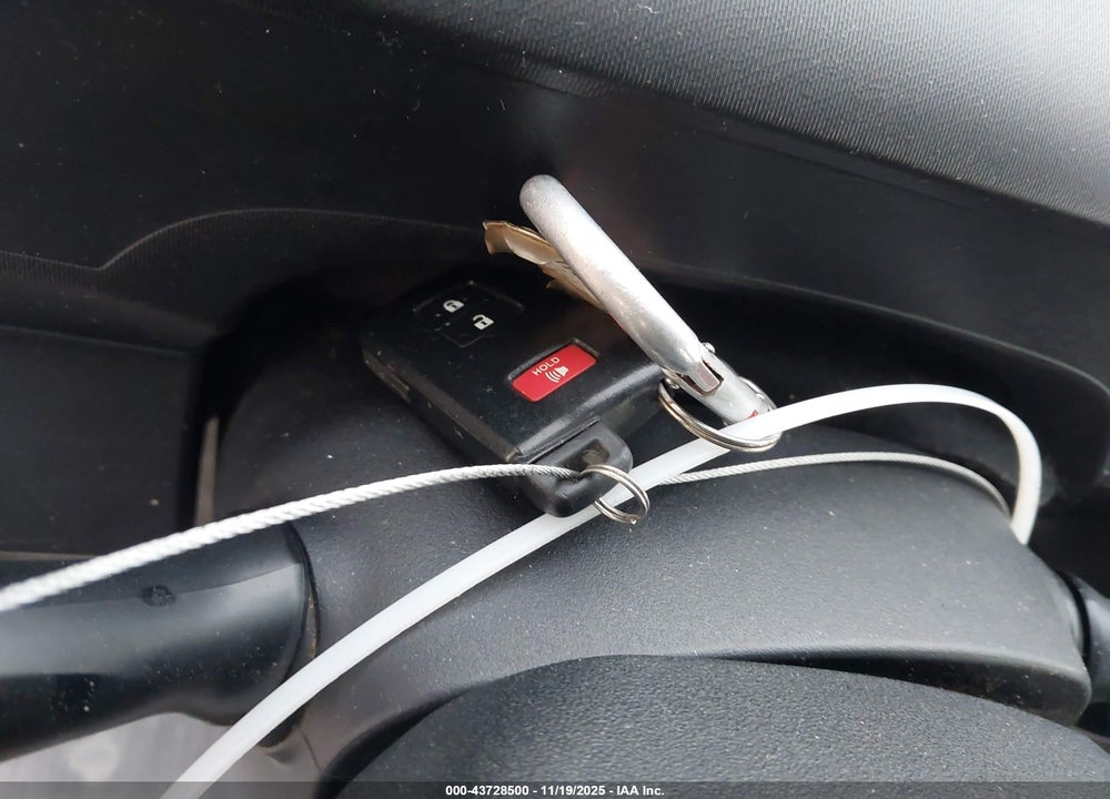 2012 TOYOTA PRIUS C VIN: JTDKDTB36C1511068