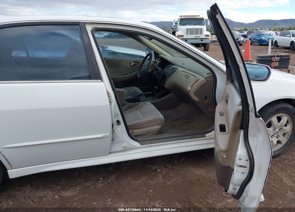 2001 HONDA ACCORD 2.3 EX VIN: JHMCG56621C032139