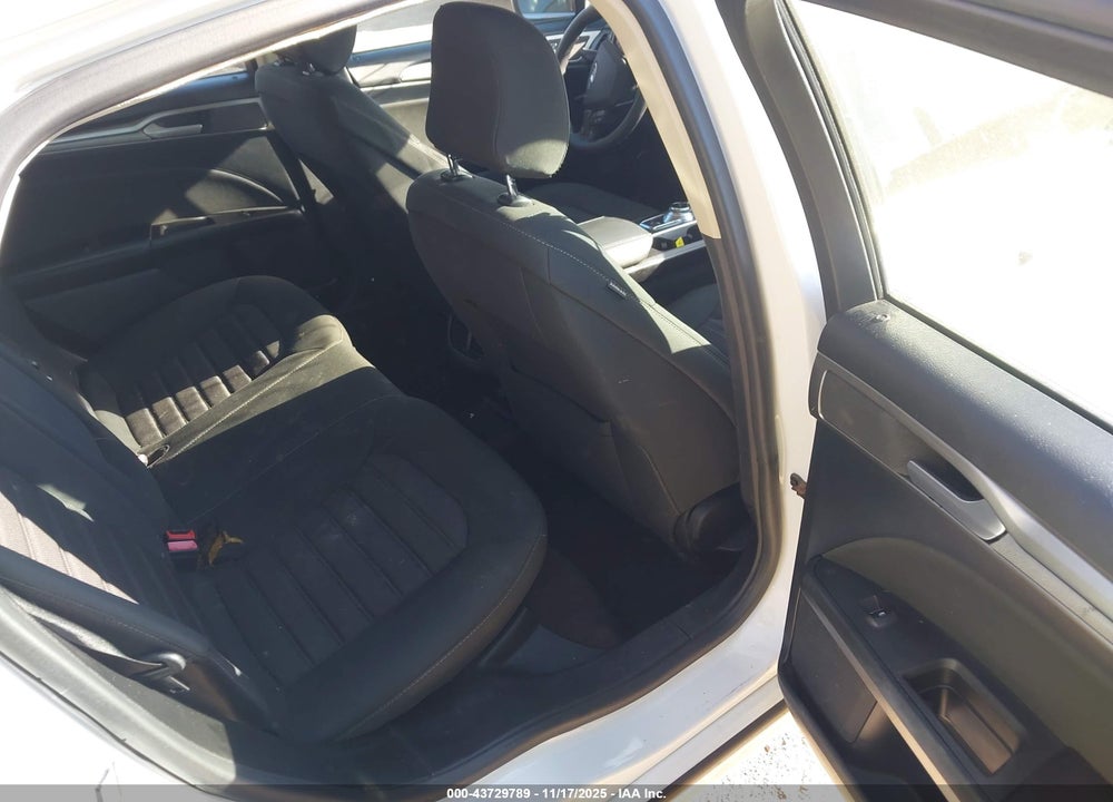 2020 FORD FUSION VIN: 3FA6P0HD8LR172641