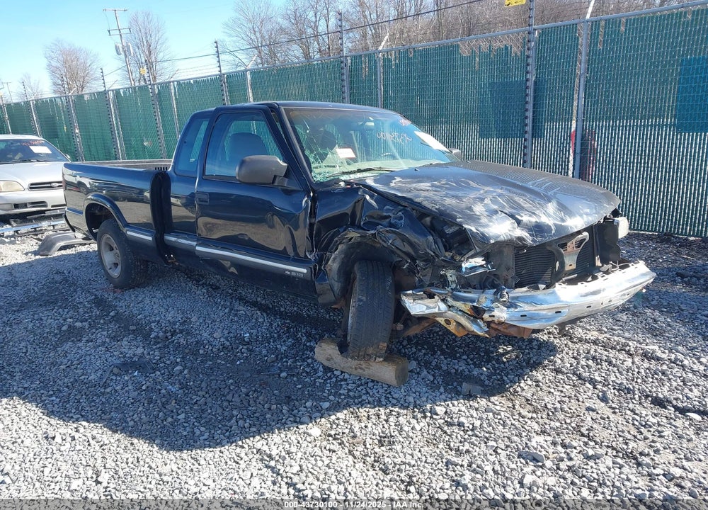2003 CHEVROLET S-10 LS VIN: 1GCCS19X038146577