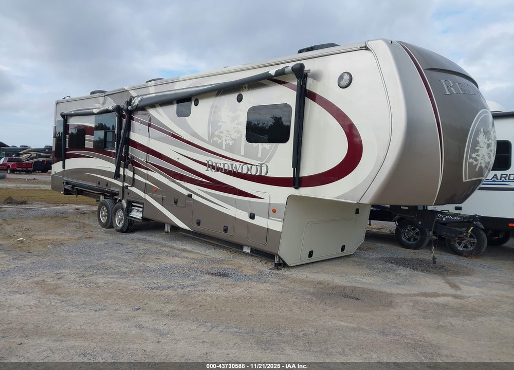 2017 REDWOOD RW38GK VIN: 4V0FC3824HR006504