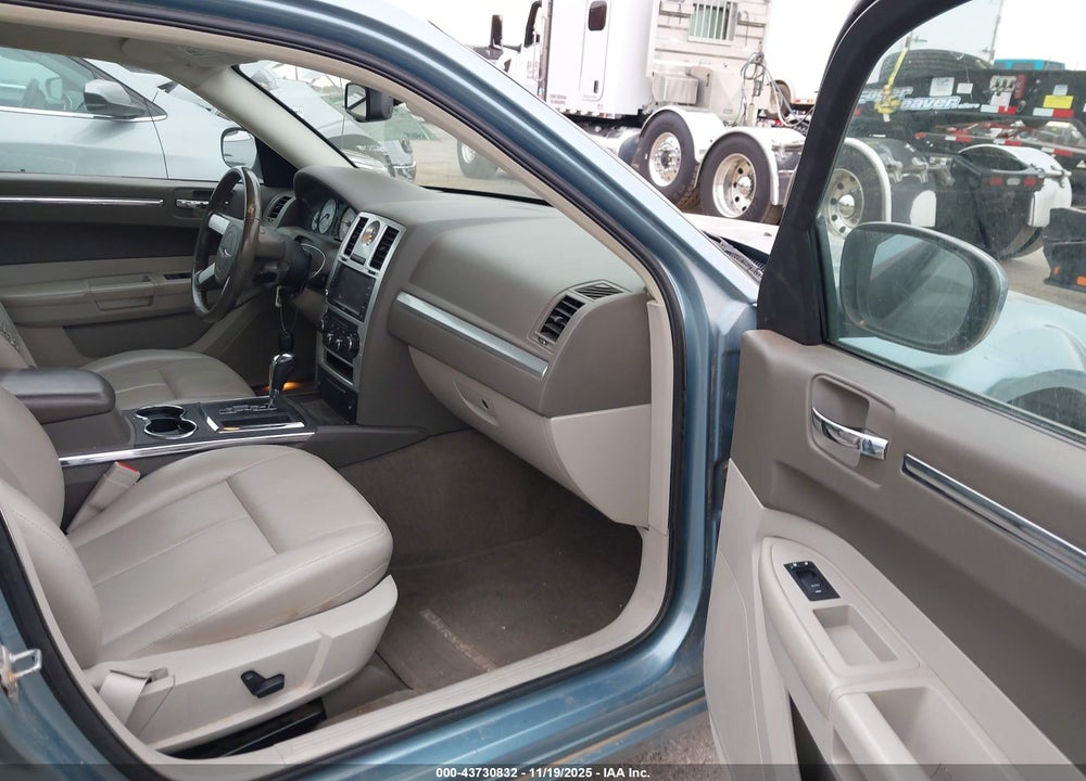 2009 CHRYSLER 300 VIN: 2C3LA53V29H551929