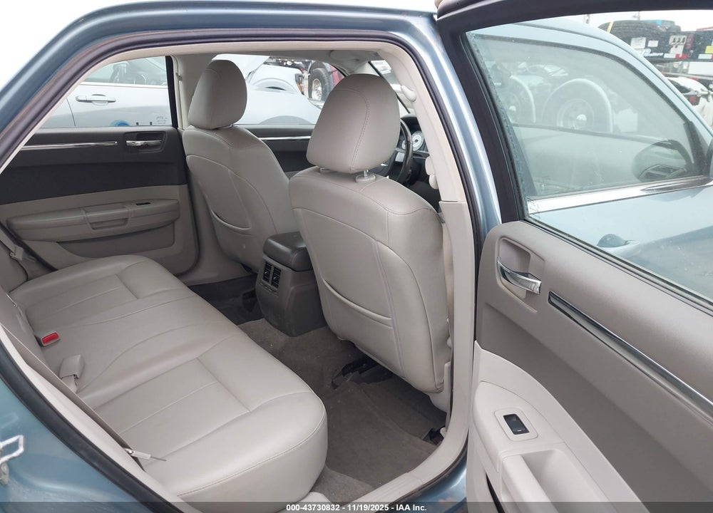 2009 CHRYSLER 300 VIN: 2C3LA53V29H551929