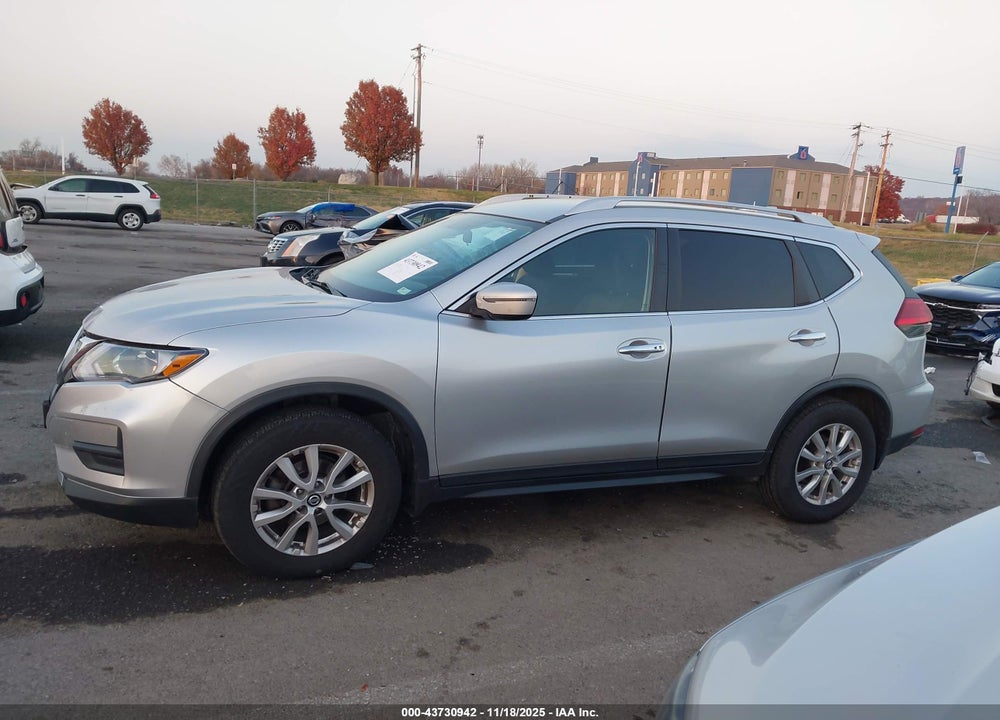 2017 NISSAN ROGUE VIN: KNMAT2MV0HP595383