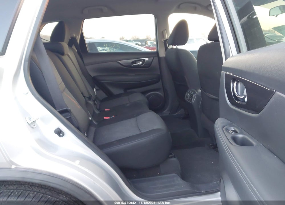 2017 NISSAN ROGUE VIN: KNMAT2MV0HP595383