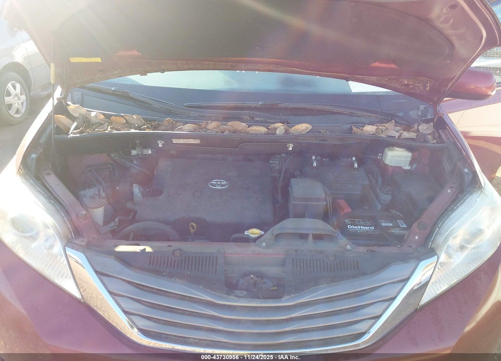 2011 TOYOTA SIENNA XLE V6 VIN: 5TDYK3DC3BS020651
