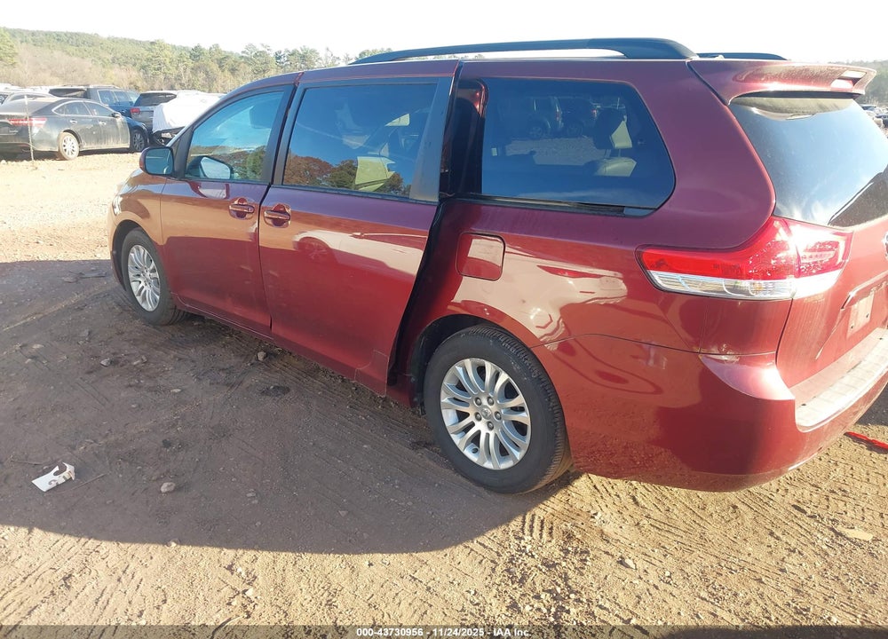 2011 TOYOTA SIENNA XLE V6 VIN: 5TDYK3DC3BS020651