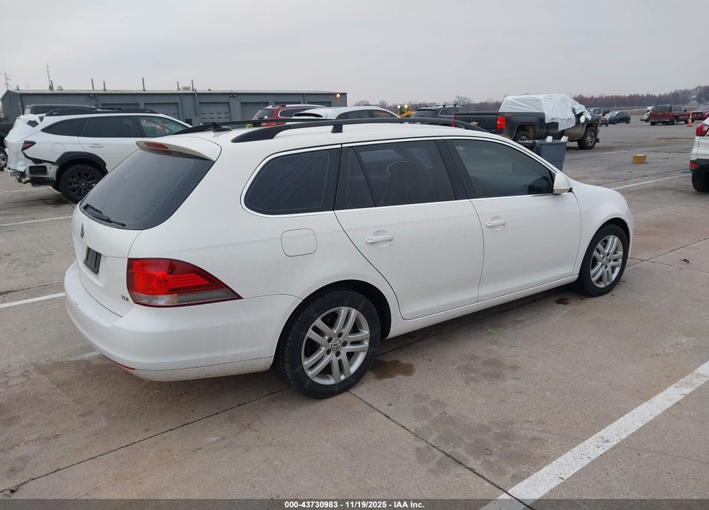 2014 VOLKSWAGEN JETTA SPORTWAGEN 2.0L TDI VIN: 3VWPL7AJ5EM606627