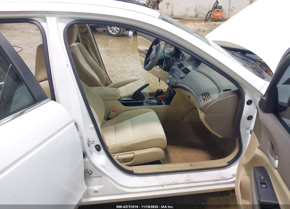 2010 HONDA ACCORD 2.4 LX-P VIN: 1HGCP2F42AA046215