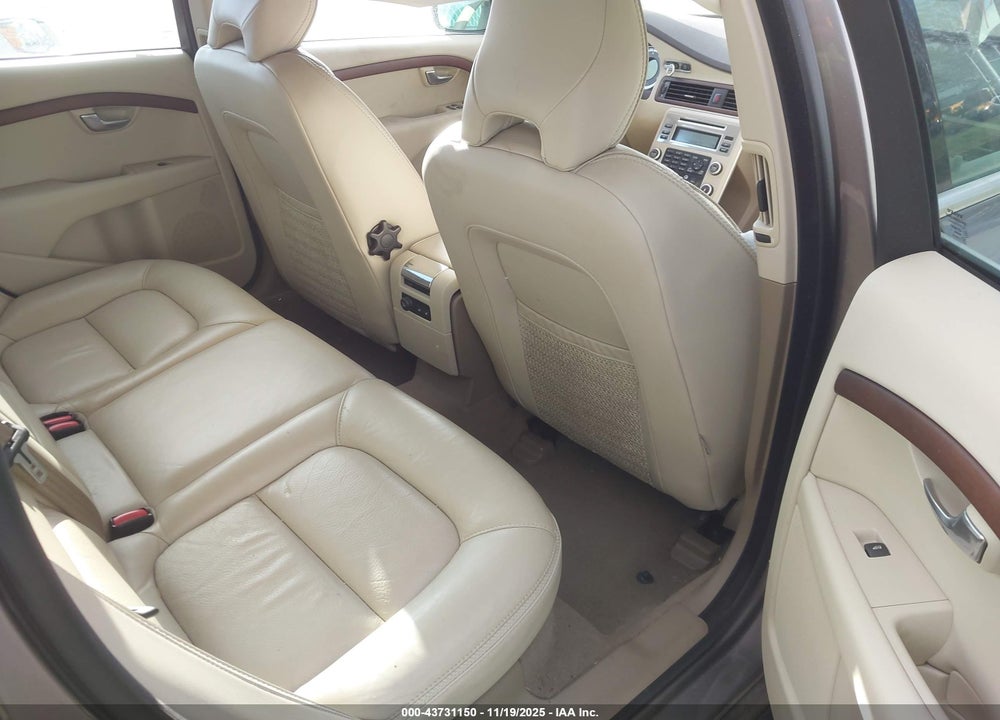 2011 VOLVO XC70 VIN: YV4940BZ4B1110485
