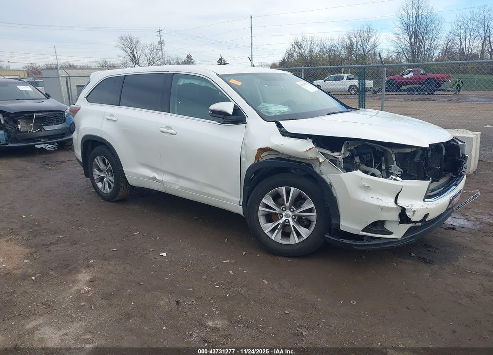 2015 TOYOTA HIGHLANDER LE PLUS V6 VIN: 5TDBKRFH5FS181543