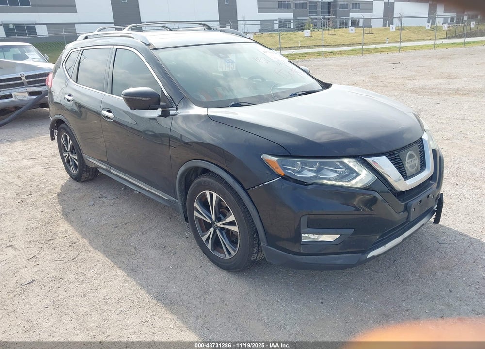 2017 NISSAN ROGUE SL VIN: 5N1AT2MT1HC827636
