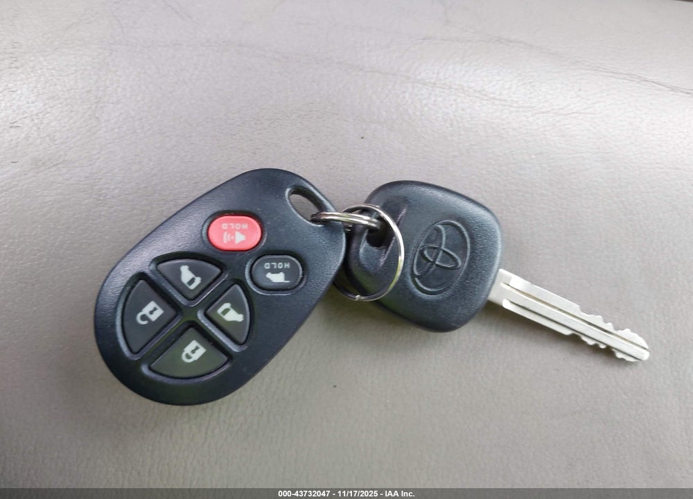 2005 TOYOTA SIENNA XLE VIN: 5TDBA22C95S049565