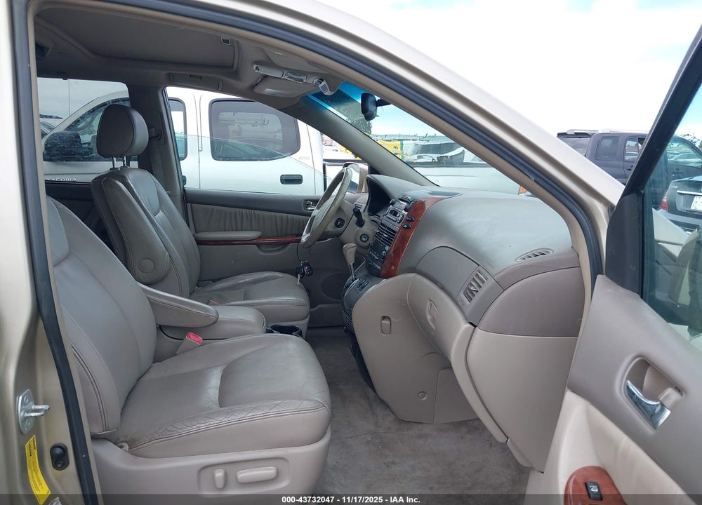 2005 TOYOTA SIENNA XLE VIN: 5TDBA22C95S049565