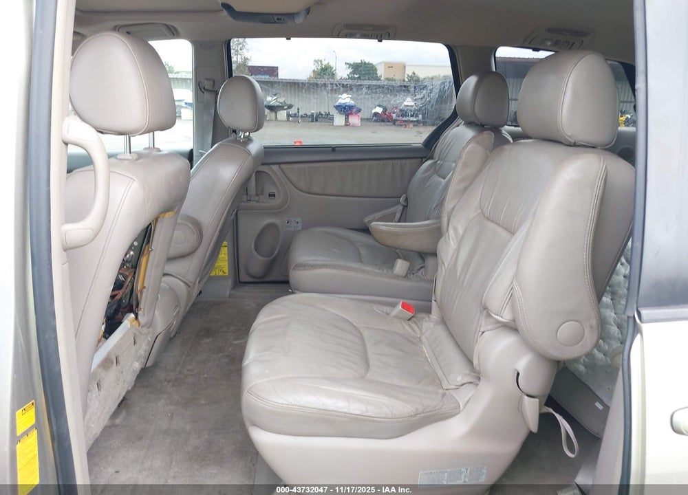 2005 TOYOTA SIENNA XLE VIN: 5TDBA22C95S049565