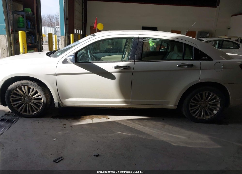 2011 CHRYSLER 200 VIN: 1C3BC2FG6BN519239