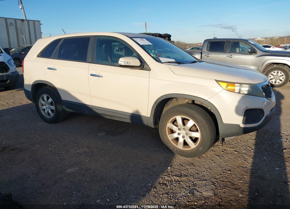 2011 KIA SORENTO LX VIN: 5XYKT3A15BG023277