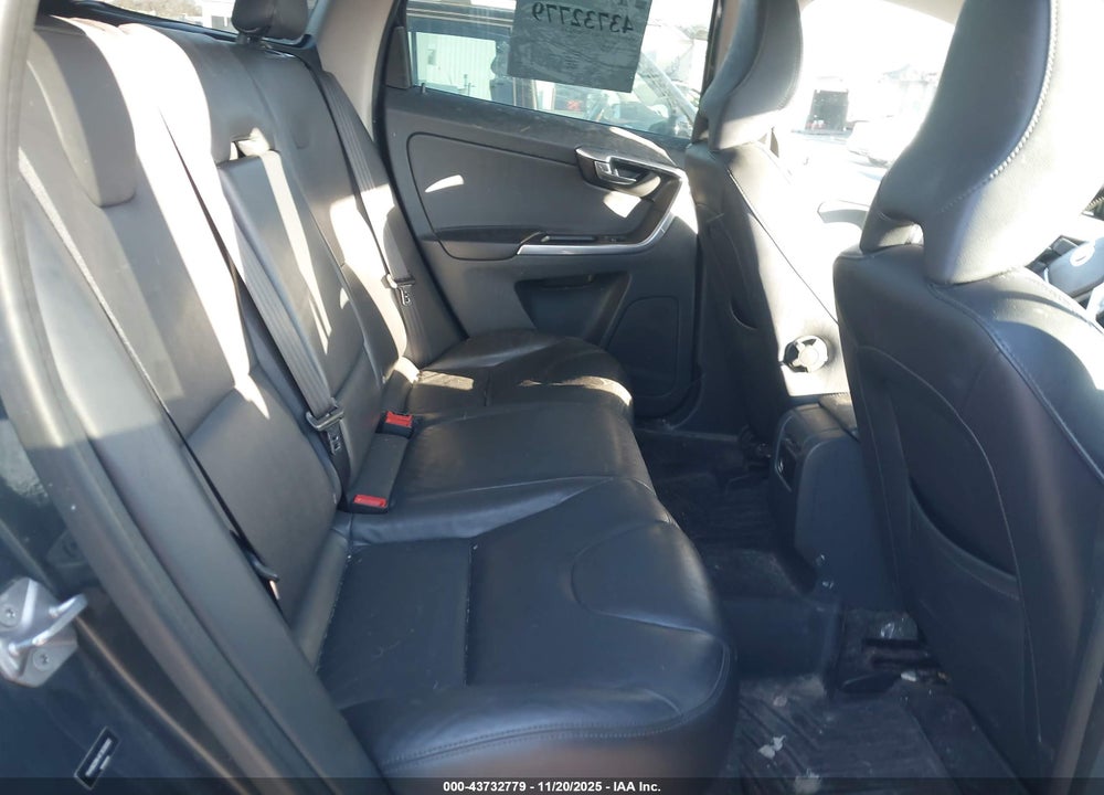 2015 VOLVO XC60 T6 VIN: YV4902RK4F2636082