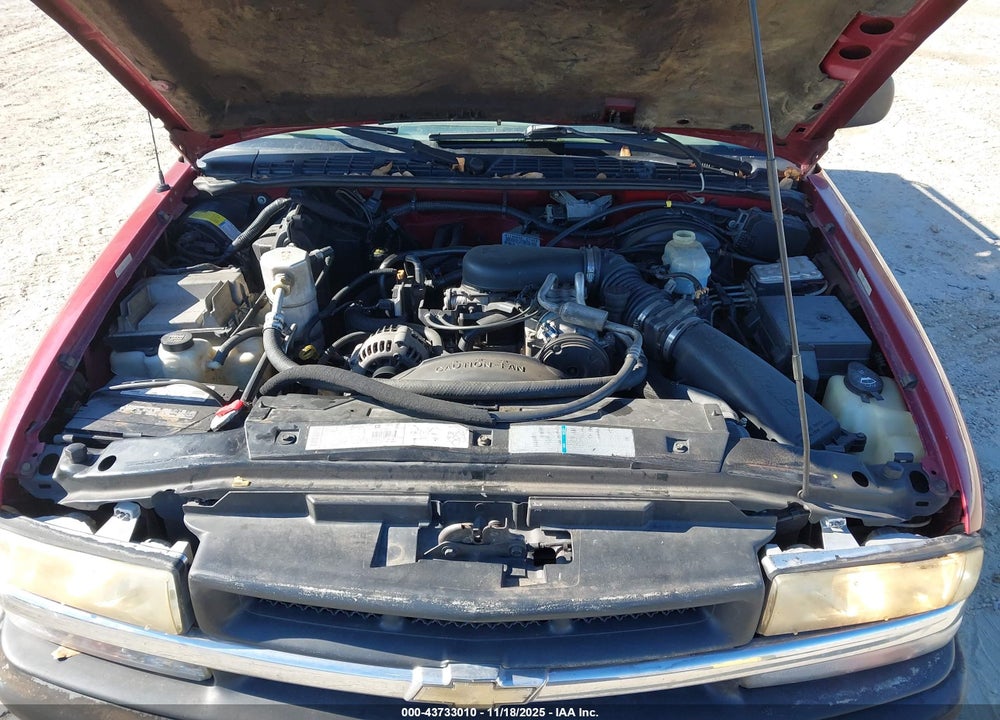2002 CHEVROLET S-10 LS VIN: 1GCCT19W128180935