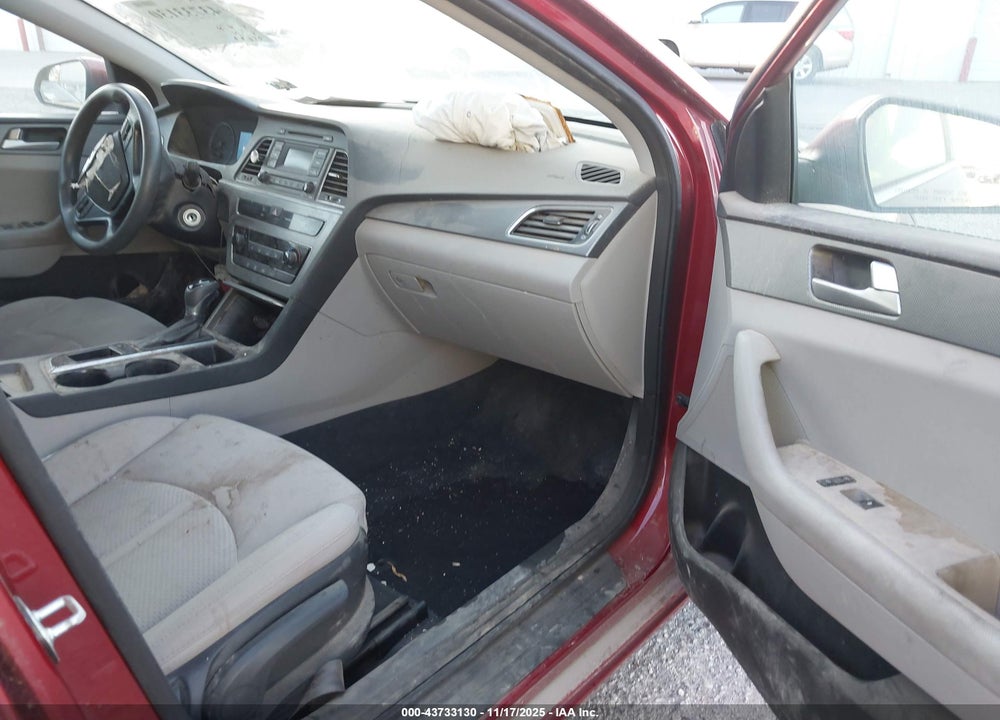 2015 HYUNDAI SONATA SE VIN: 5NPE24AFXFH121723