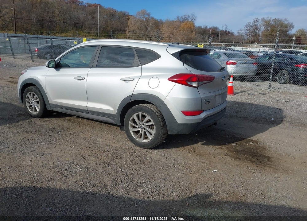2016 HYUNDAI TUCSON SE VIN: KM8J33A43GU157115