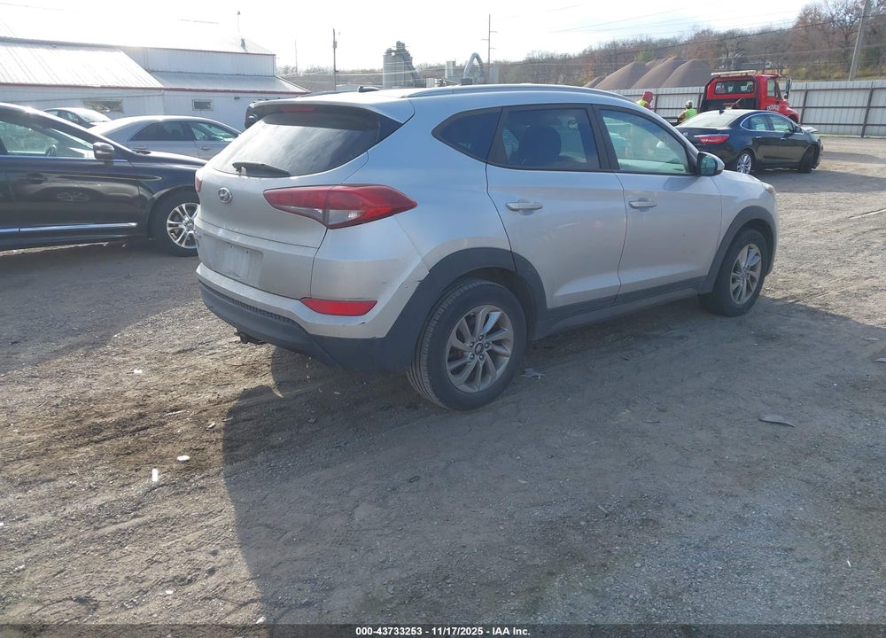 2016 HYUNDAI TUCSON SE VIN: KM8J33A43GU157115