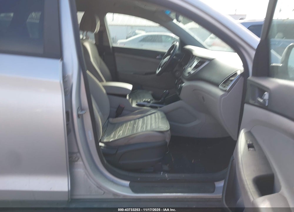 2016 HYUNDAI TUCSON SE VIN: KM8J33A43GU157115