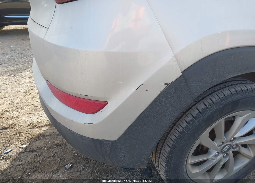 2016 HYUNDAI TUCSON SE VIN: KM8J33A43GU157115