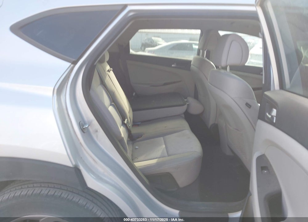 2016 HYUNDAI TUCSON SE VIN: KM8J33A43GU157115