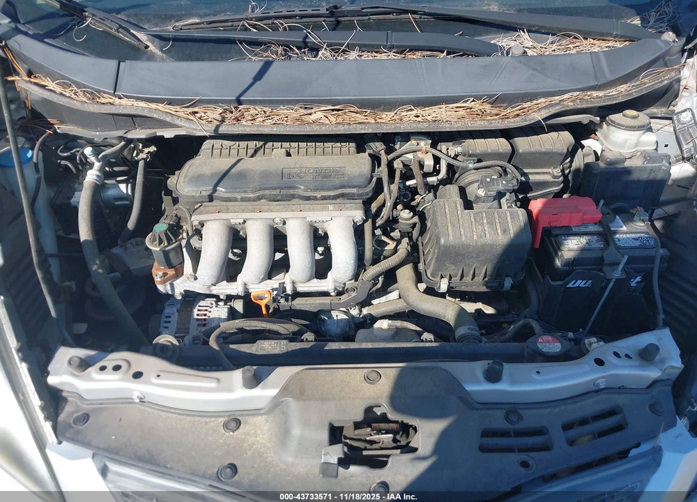 2013 HONDA FIT VIN: JHMGE8H37DC035506