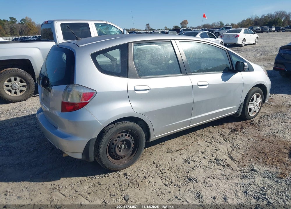 2013 HONDA FIT VIN: JHMGE8H37DC035506