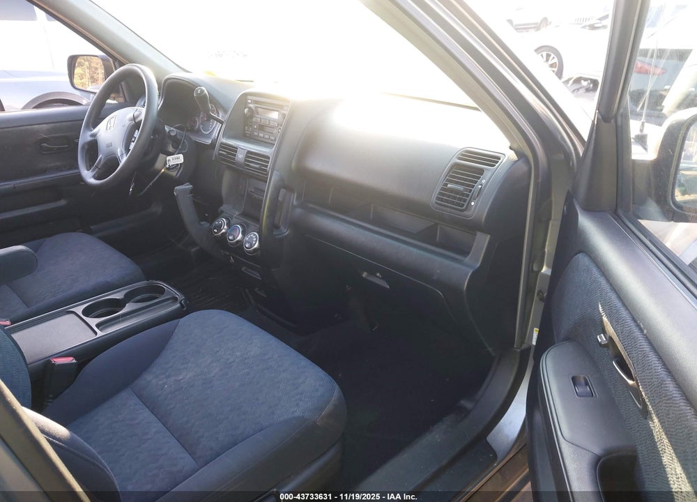 2005 HONDA CR-V LX VIN: JHLRD78595C057830