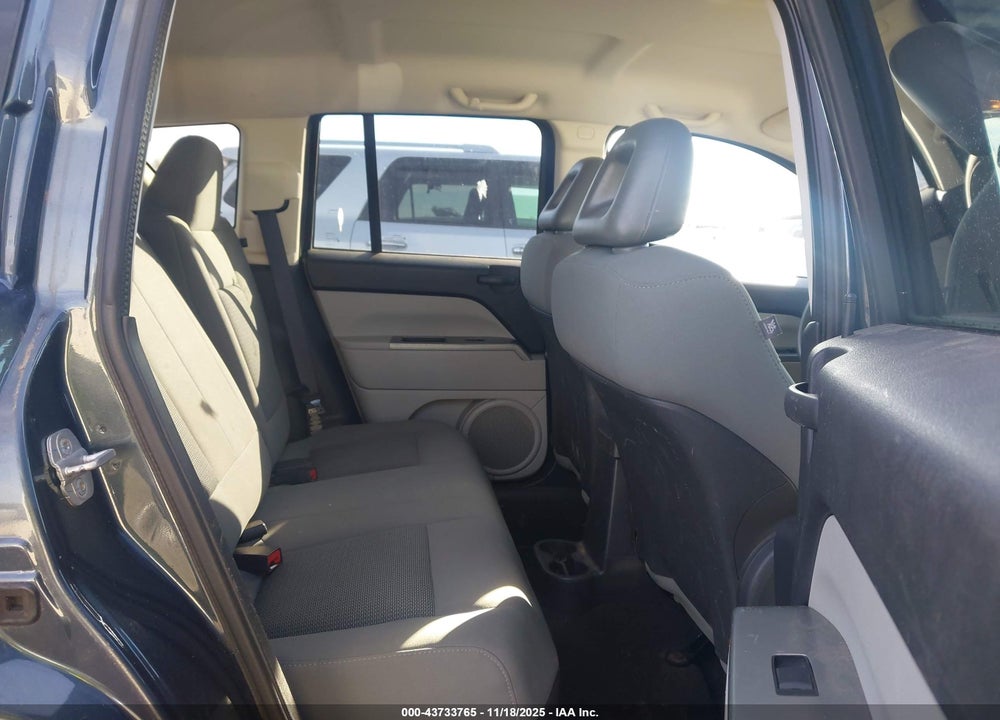 2007 JEEP COMPASS SPORT VIN: 1J8FT47W87D204477