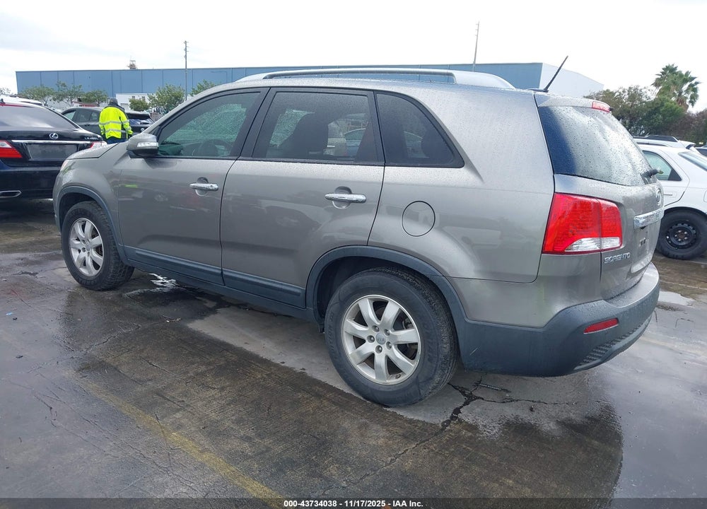2013 KIA SORENTO LX VIN: 5XYKT3A66DG415263