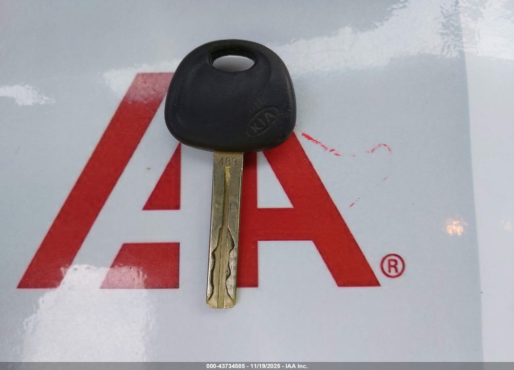 2013 KIA SORENTO LX VIN: 5XYKT3A15DG387315
