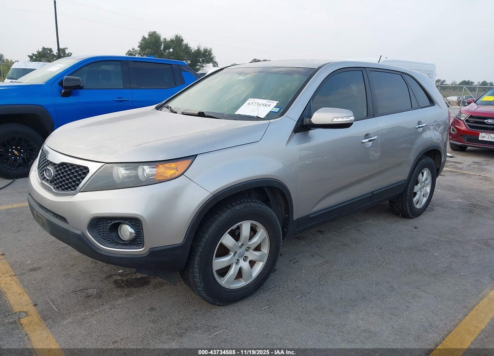 2013 KIA SORENTO LX VIN: 5XYKT3A15DG387315