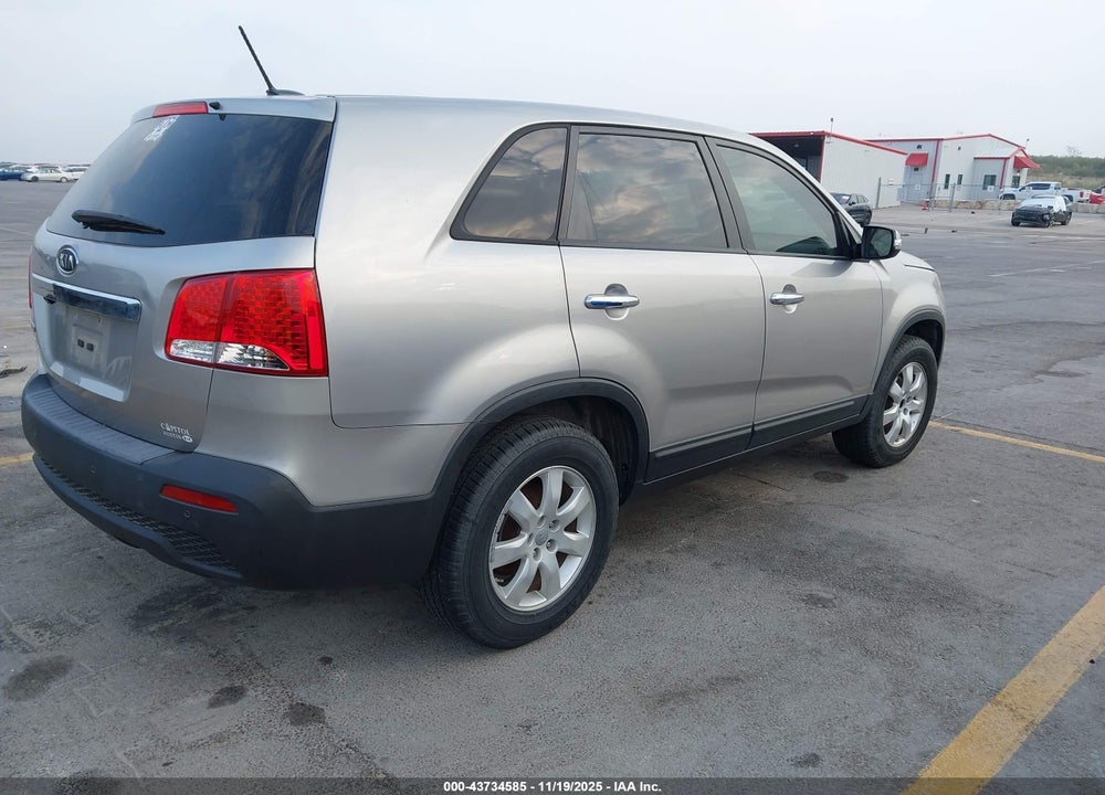 2013 KIA SORENTO LX VIN: 5XYKT3A15DG387315