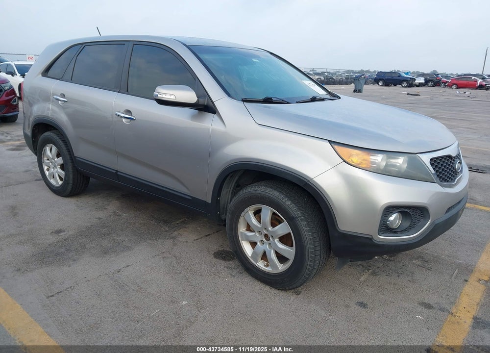 2013 KIA SORENTO LX VIN: 5XYKT3A15DG387315