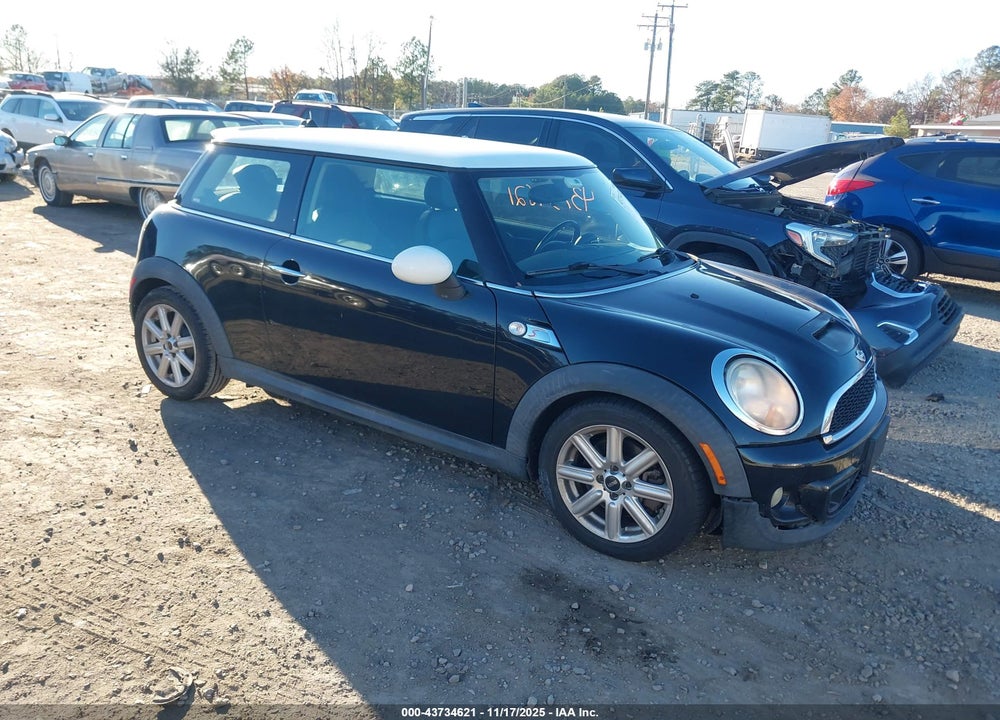 2011 MINI COOPER S VIN: WMWSV3C58BTY13779