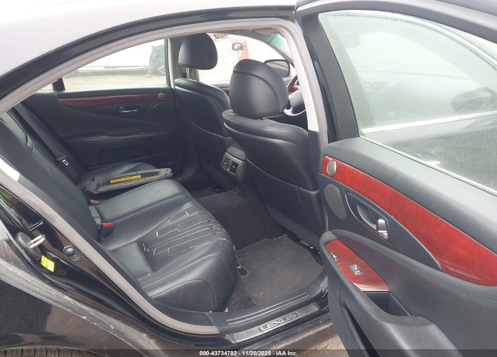 2007 LEXUS LS 460 VIN: JTHBL46F975035182