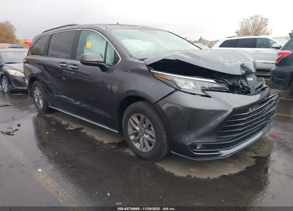 2025 TOYOTA SIENNA XLE VIN: 5TDJRKEC0SS279314