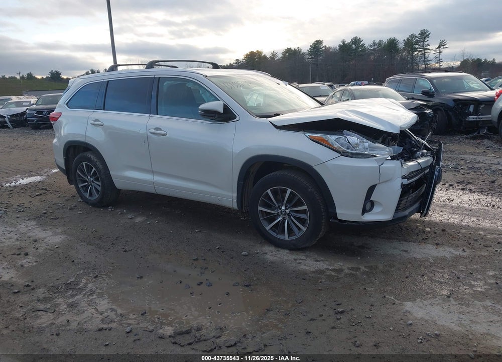 2018 TOYOTA HIGHLANDER XLE VIN: 5TDJZRFH3JS558869