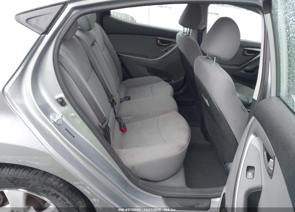 2015 HYUNDAI ELANTRA SE VIN: 5NPDH4AE4FH562085