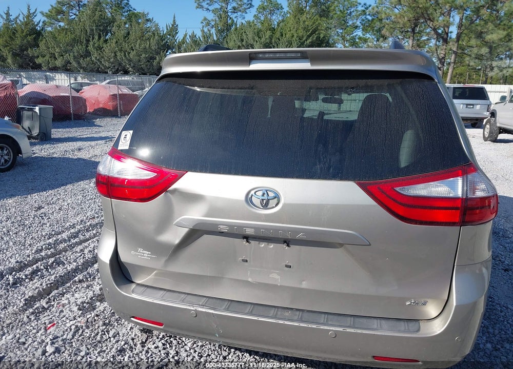 2015 TOYOTA SIENNA XLE 8 PASSENGER VIN: 5TDYK3DC4FS681031