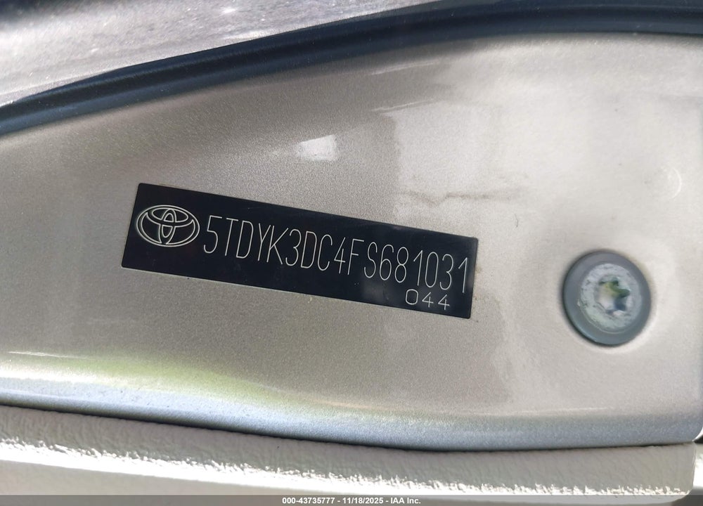 2015 TOYOTA SIENNA XLE 8 PASSENGER VIN: 5TDYK3DC4FS681031