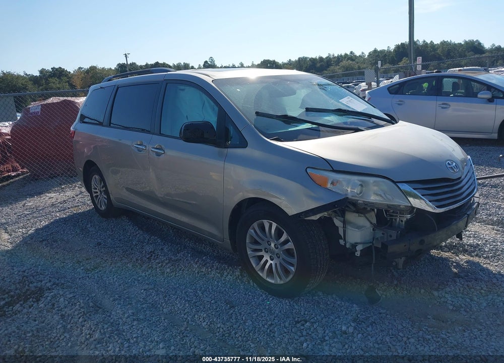 2015 TOYOTA SIENNA XLE 8 PASSENGER VIN: 5TDYK3DC4FS681031