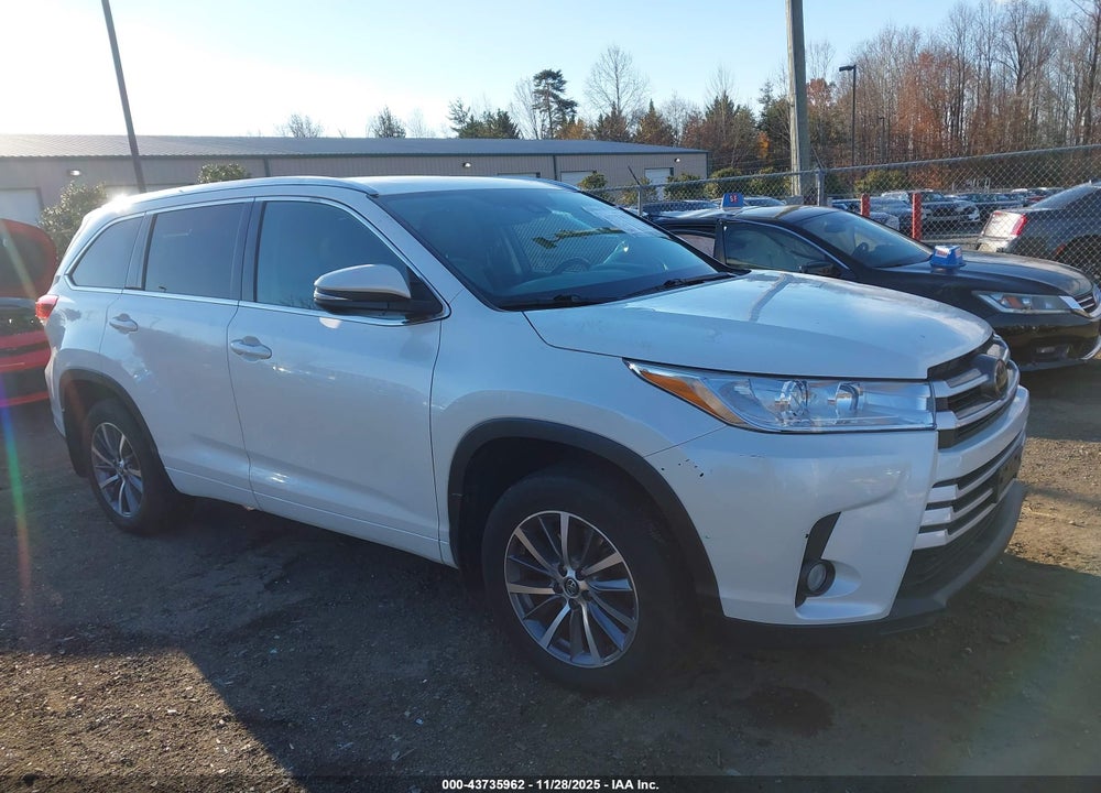 2018 TOYOTA HIGHLANDER XLE VIN: 5TDJZRFH0JS909009