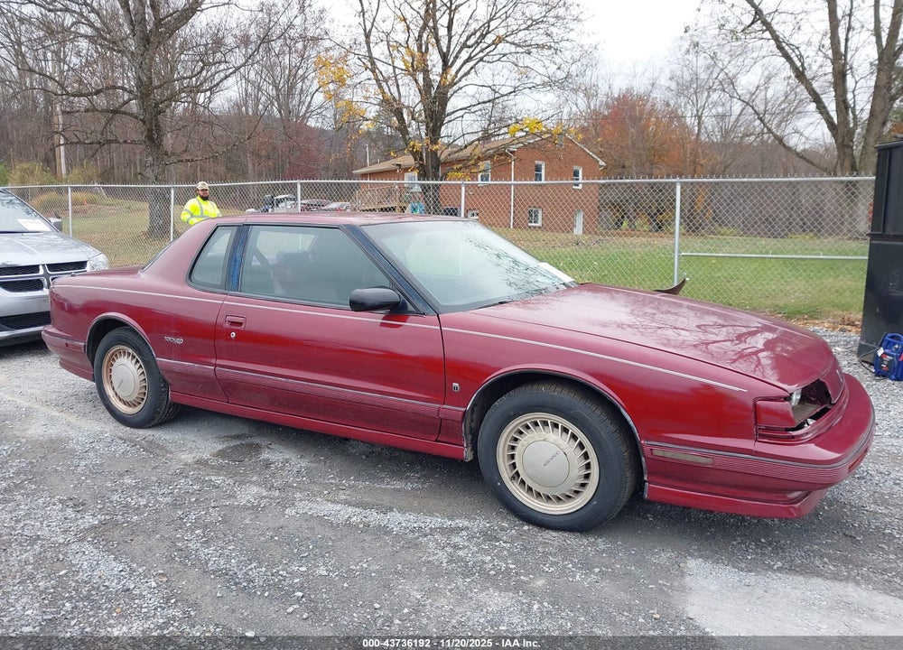 1992 OLDSMOBILE TORONADO TROFEO VIN: 1G3EV13L2NU301548