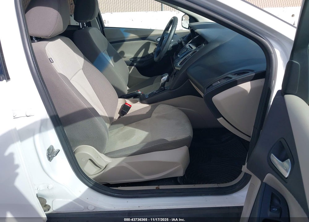 2014 FORD FOCUS SE VIN: 1FADP3K24EL260748