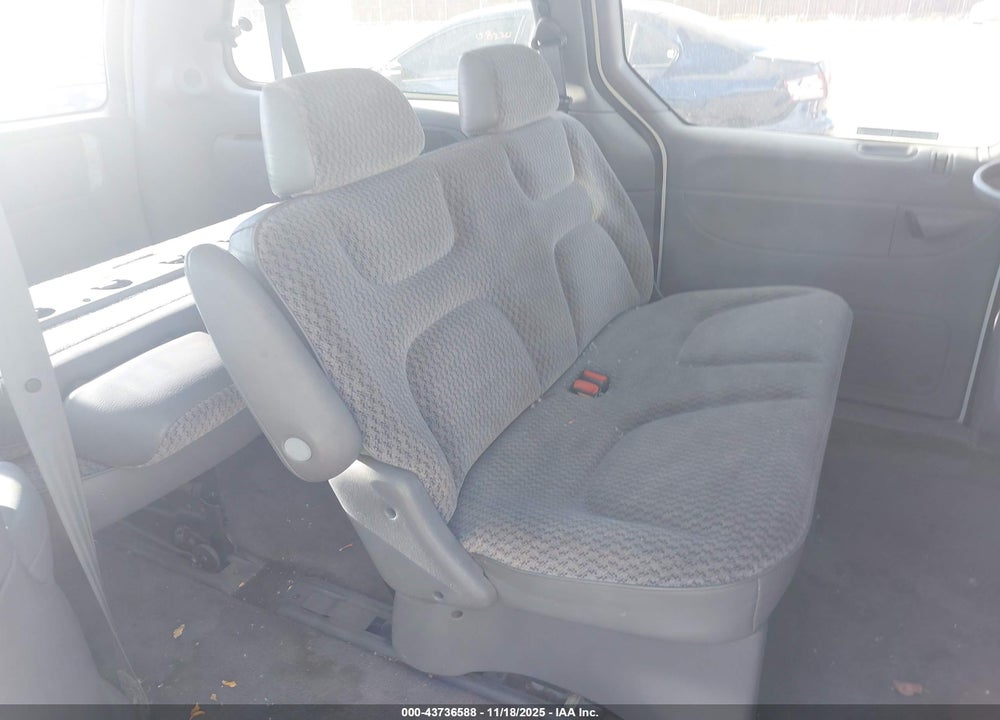 1999 DODGE GRAND CARAVAN VIN: 2B4GP24G8XR145930